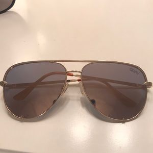 Quay highkey rose gold sunglasses comes with case